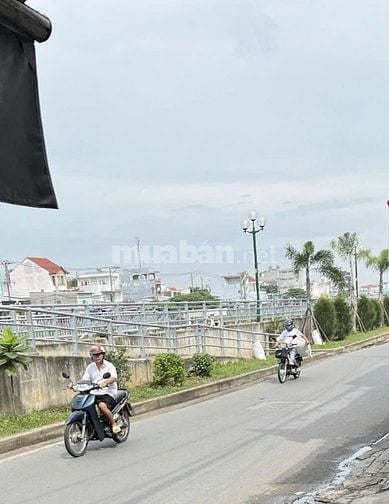 Bán nhà 4x20m trệt 2 lầu. MT Đường mễ cốc P15Q8