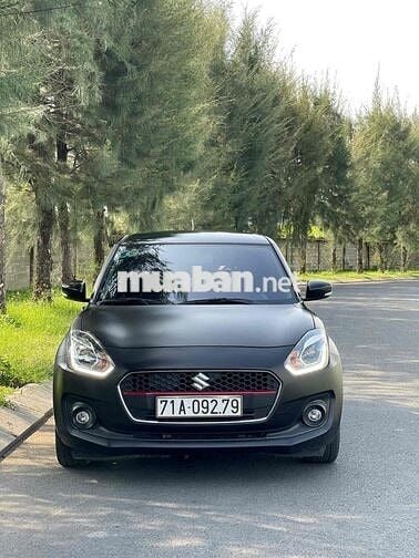 Suzuki Swift 2020 màu đen mờ đi ít.