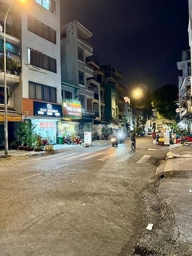 NHÀ VỊ TRÍ GÓC 42M2 NGÔ QUYỀN, Q.10