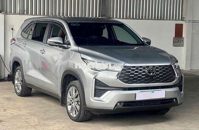 Bán Toyota Innova Cross 2023 HEV - 8000 km zin 99%