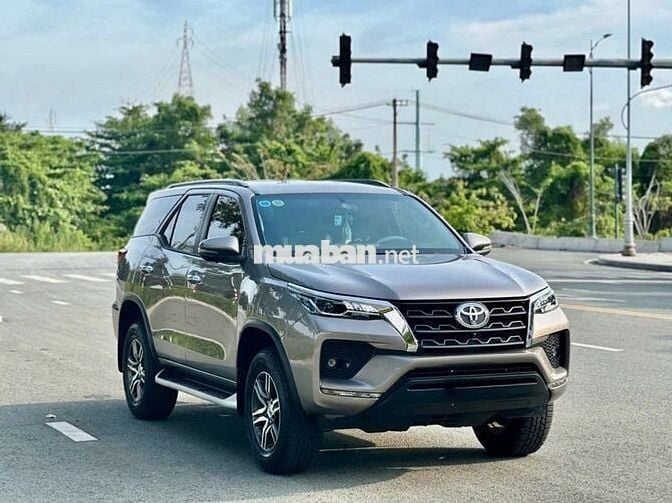 Toyota Fortuner 2022 2.4L 4x2 AT - 19000 km