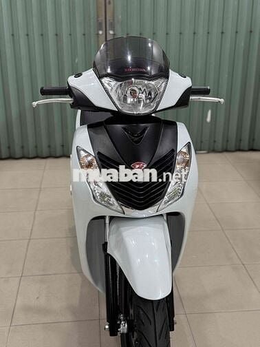 SH 150i mẫu Italia màu trắng đen sporty cuối 2012