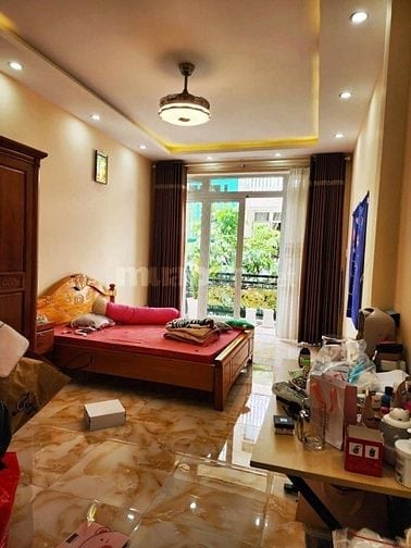 NGUYỄN TRÃI QUẬN 5 HẺM 4M, 4 TẦNG CÁCH MT 20M - DT ĐỦ 44M2. NHỈNH 8T