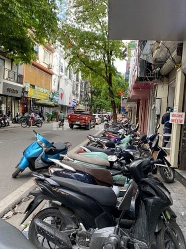 Cho thuê cửa hàng mặt phố hàng da 
