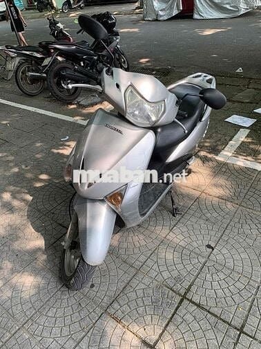 Nhà dư chiếc xe ga honda cần bán.