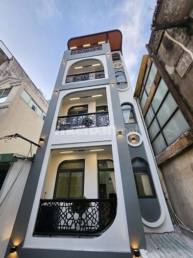 Hot! Bán toà nhà CHDV 14 phòng cao cấp đường Lê Thánh Tôn P. Bến Thành