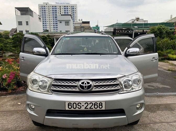 Toyota Fortuner 2009 2.7V mot doi chu
