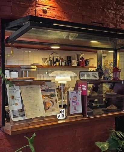 CHỊ CẦN LIỀN 5 BẠN PHỤ BÁN CÀ PHÊ QUẬN GÒ VẤP