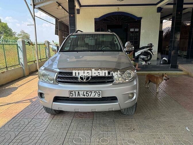 Toyota Fortuner 2009 2.5G - 100000 km