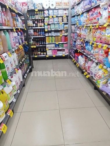 Cửa hàng  tiêu dùng cần tuyển gấp 4 nhân viên bán hàng, phụ kho,..