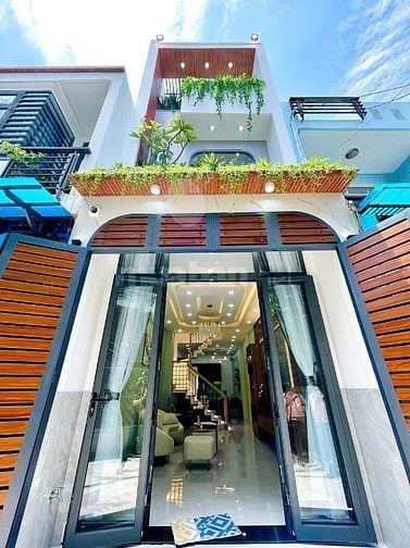 Nhà đẹp cần bán giá 2 tỷ400 Đoàn Văn Bơ P14 Q4. DT 40m² sổ hồng riêng