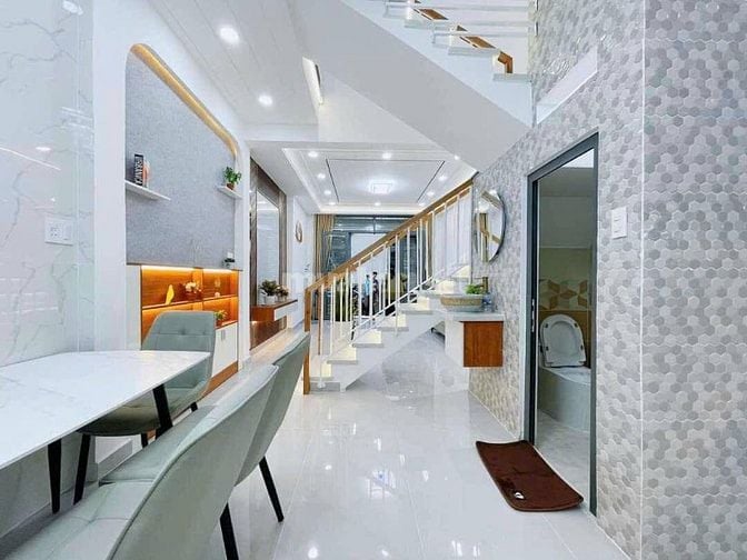 Bán gấp nhà TB 50m2 ở Thành Mỹ giá 1ty199, Shr bao phí, hxh thoáng mát