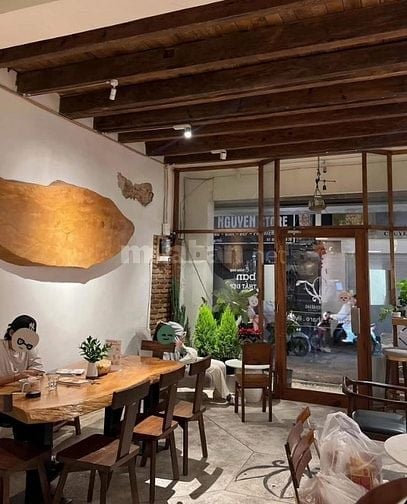 Cần Nhân Viên Bán Đồ Đóng hộp Socola & Matcha - Trưng Bày Lên Kệ