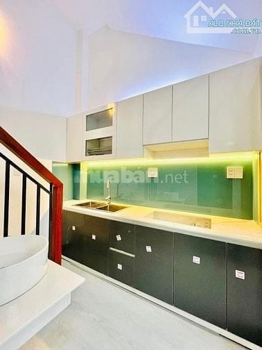 Nhà hẻm thông đường Lê Thị Bạch Cát, Quận 11.Gần sân vận động Phú Thọ