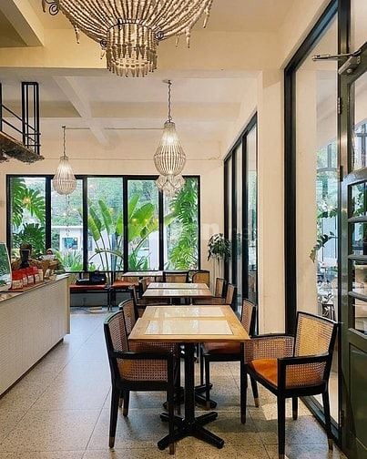 Cần Nhân Viên Bán Đồ Đóng hộp Socola & Matcha - Trưng Bày Lên Kệ