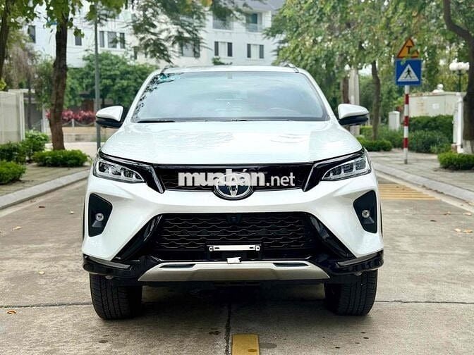 Toyota Fortuner Legender 2.4 4x2 AT sản xuất 2022