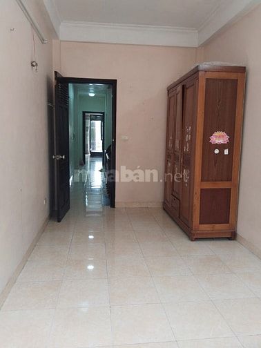 Cho thuê tầng 1+ tầng 2 nhà mặt đường lớn chính chủ