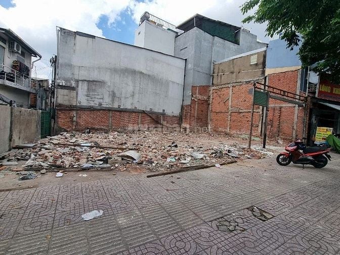 Chính chủ gửi bán lô đất góc 2 mặt tiền 390-390A Phạm Văn Đồng, Q. BT