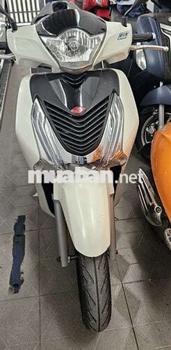 Nhà chật cần thanh lý xe sh 2015