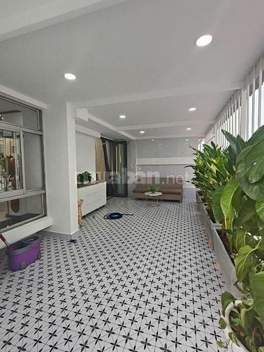 Cho thuê căn hộ sân vườn Sky Garden 2, PMH, dt : 115m2 (sân vườn 25m2)