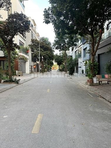 BÁN NHÀ BỒ ĐỀ 46M2, 7 TẦNG , THANG MÁY , GARA Ô TÔ - GIA NHỈNH 13 TỶ 
