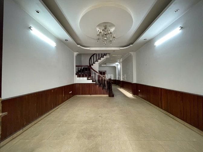 Nhà riêng ngõ phố giải phóng đối diện phố đại từ dt90m2x4t giá 21tr