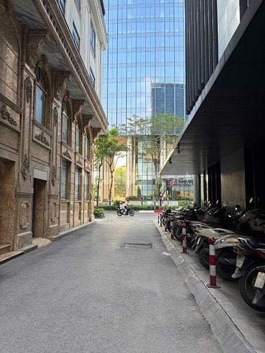 bán nhà cạnh ngã tư Thái Hà Làng Hạ DTSĐ 57m,5T ngõ 5m giá 19.5 tỷ 