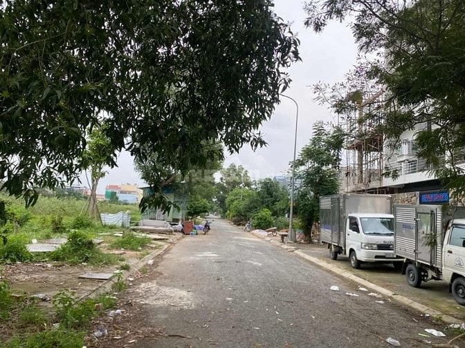 Đất xd CHDV  ngang 12 m, đường 12 m, Long thới Nhà bè. ~ 30 tr/ m2.