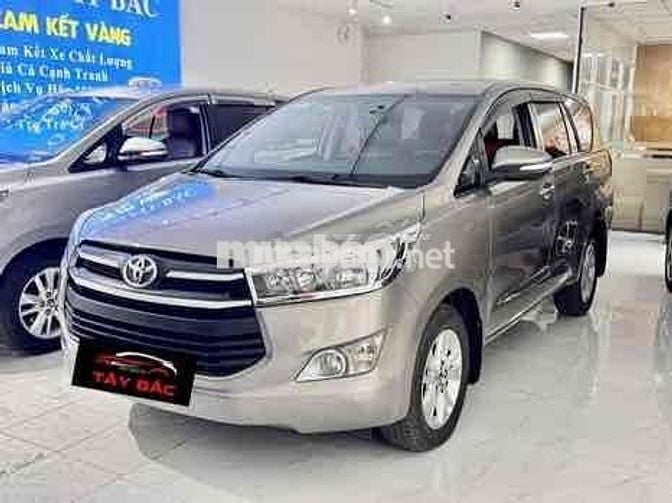Toyota Innova 2017 2.0E - 9000 km