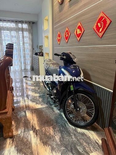 xe mới mua đi 330km