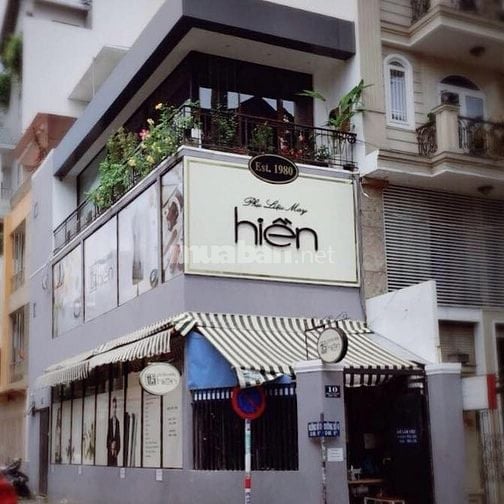 Tuyển thợ chạy máy khuy / đơm nút tại Q3