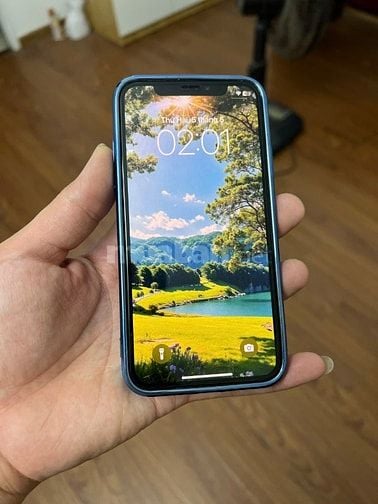 Bán chiếc điện thoại IP XS 64 bản quốc tế màu vàng đang dùng 