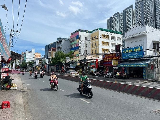 Cần bán gấp nhà mặt tiền Huỳnh Tấn Phát, Quận7 