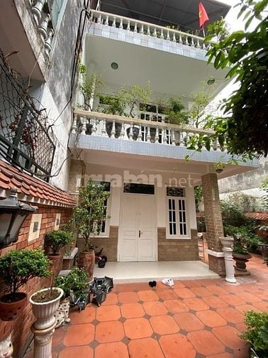 Cho thuê nhà biệt thự 3 tầng tại ngõ 530 phố Thuỵ Khuê, Q.Tây Hồ