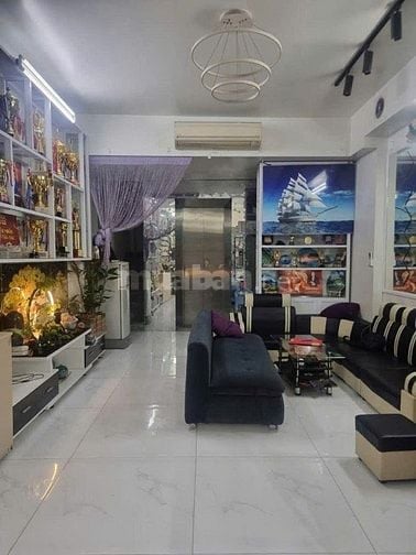 Bán nhà 5,5 tầng thang máy dân xây, ngõ 445 Nguyễn Khang, Yên Hòa