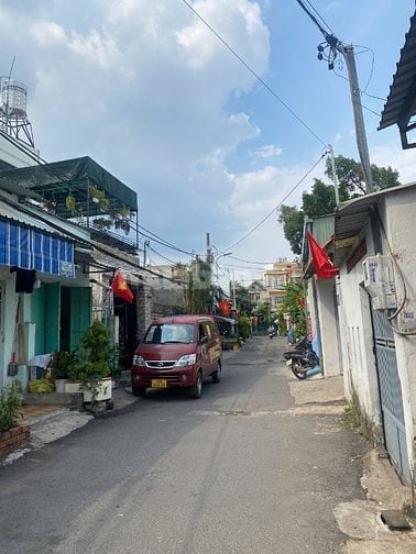 Bán nhà mặt tiền Đông Hưng Thuận thông bờ kênh Tham Lương, Giáp Govap