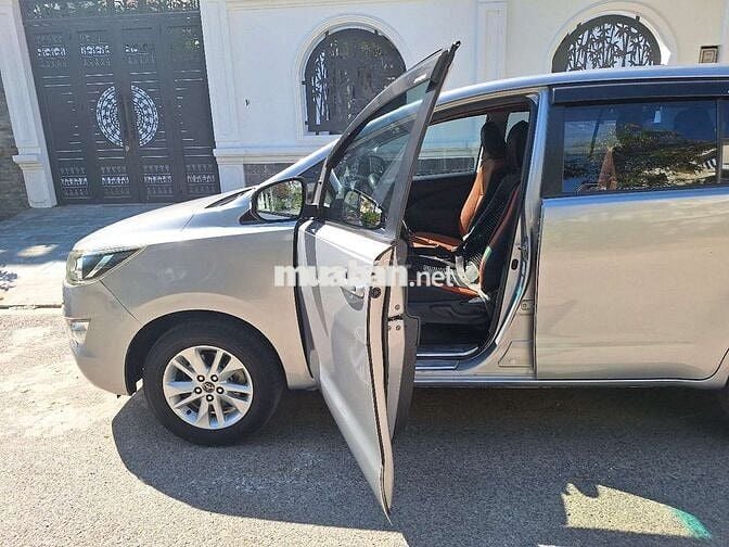 Toyota Innova 2016 2.0E - mau 2017