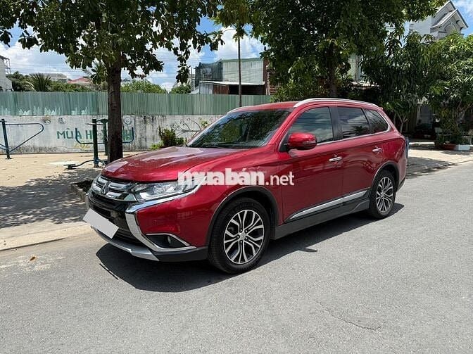 Bán Mitsubishi Outlander 2018 2.4 Premium màu đỏ
