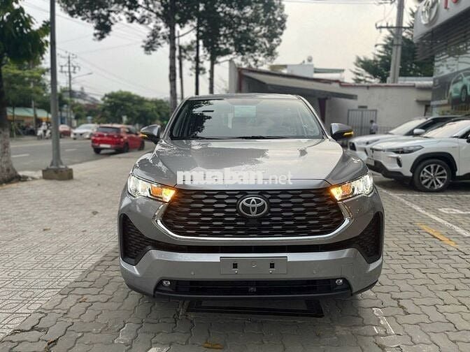 Toyota Innova Cross 2024 - 9000 km