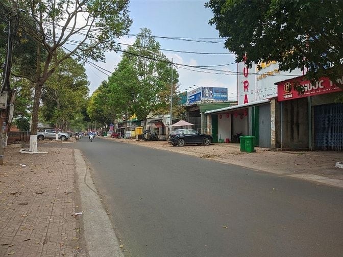 Chính chủ cho thuê nhà mặt bằng kinh doanh hơn 245m2 trug tâm thị trấn