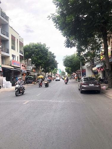 Mặt tiền Thạch Lam ngay sát Luỹ Bán Bích. Dt 4m x 20m. Nhà 3 tấm.