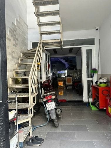 Cho thuê nhà làm văn phòng + kinh doanh + để ở - Ngay Học Viện HCQG 