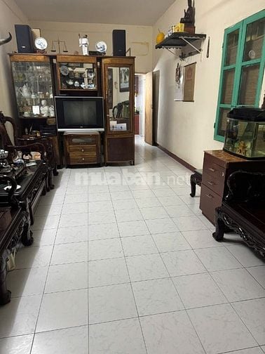 Bán căn hộ tập thể căn góc DT90m tầng 2 thông 3 lên đc 4 phố Cầu Giấy