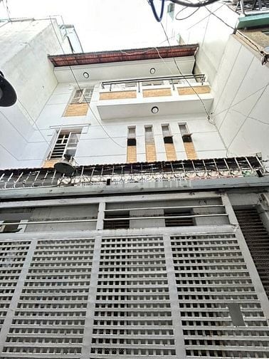 4 tầng- Nguyễn Duy Dương, P4, Q10, 4PN ngay chợ Nhật Tảo, sát mặt tiền