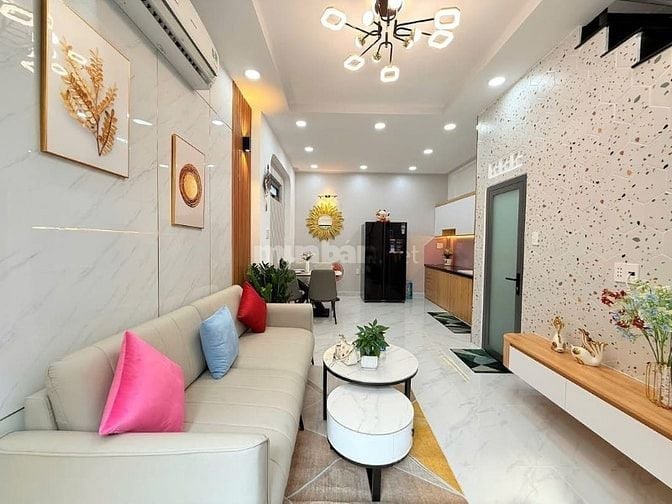 Bán nhà 3 mặt thoáng HXH đường Cao Đạt, Q5. Gần viện Nhiệt Đới