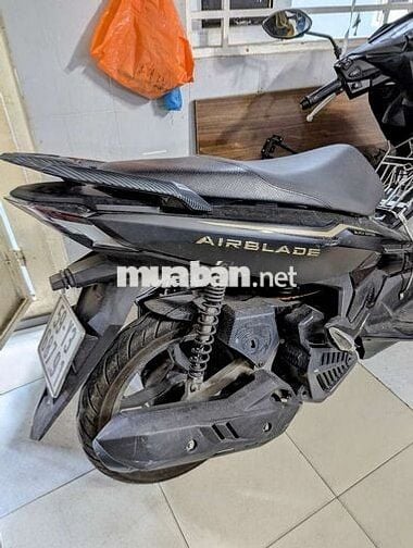 Nhà chật không chỗ để hết bình luôn