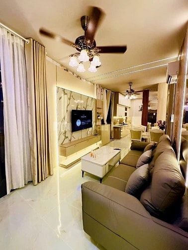 Nhà mới dọn vào ở ngay đường Hoà Hưng. Gần trường Lê Thị Riêng