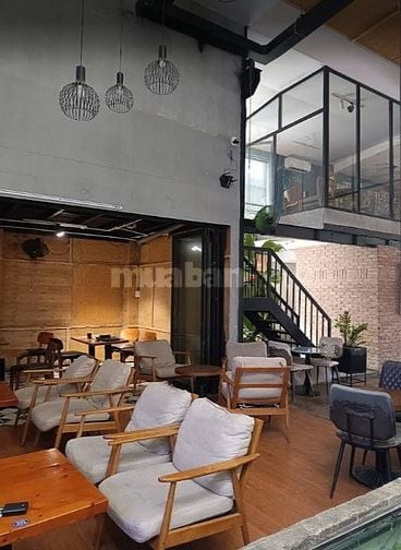 Cần bổ sung 5 bạn giúp anh bán đồ uống giải khát mang đi