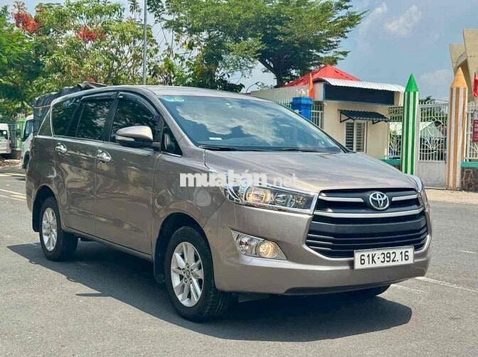 Innova E đăng kí 2017 đồng ánh kim xe gia đình