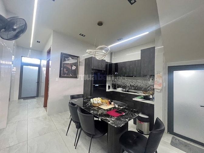 Bán nhà 3 tầng đẹp 91m2, ngay CD Công Thương Q9, hẻm oto 7 chỗ, 7.x tỉ